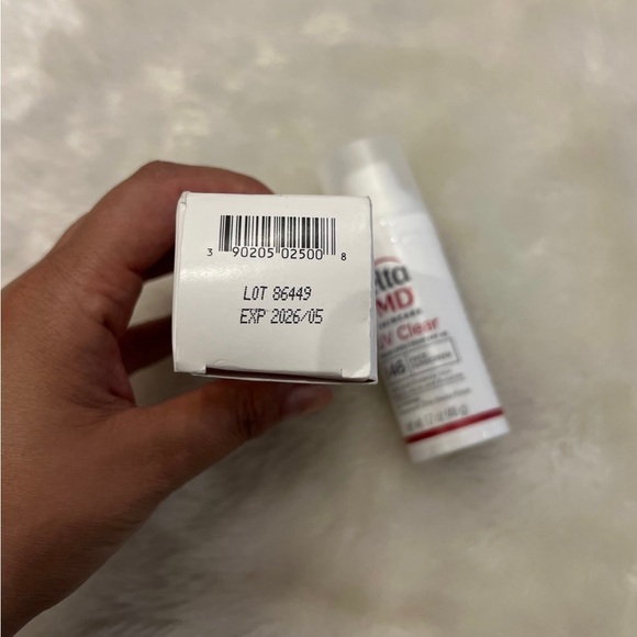 EltaMD UV Clear Daily Face Sunscreen, SPF 46 - Picture 3 of 3